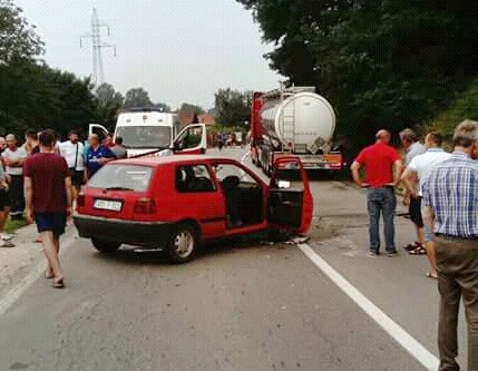 Teška nesreća kod Tuzle: Više osoba povrijeđeno, saobraćaj potpuno obustavljen
