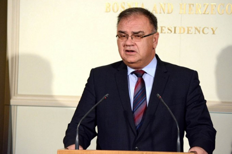 Ivanić: Jadna bi bila RS kad bi je moglo promijeniti 40 vojnika