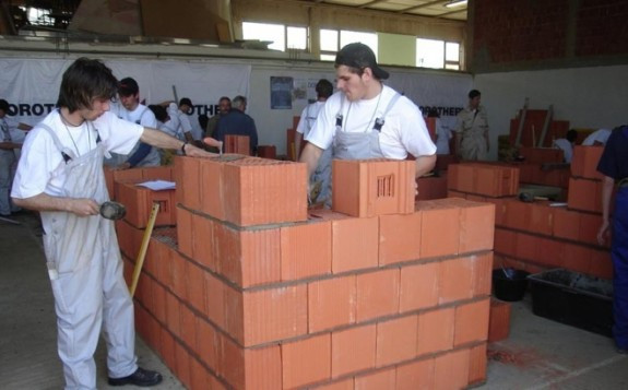 Neće niko u zidare i krojače