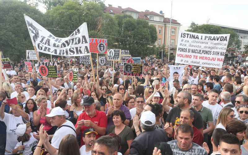 Skup na Trgu Krajine okupio hiljade ljudi