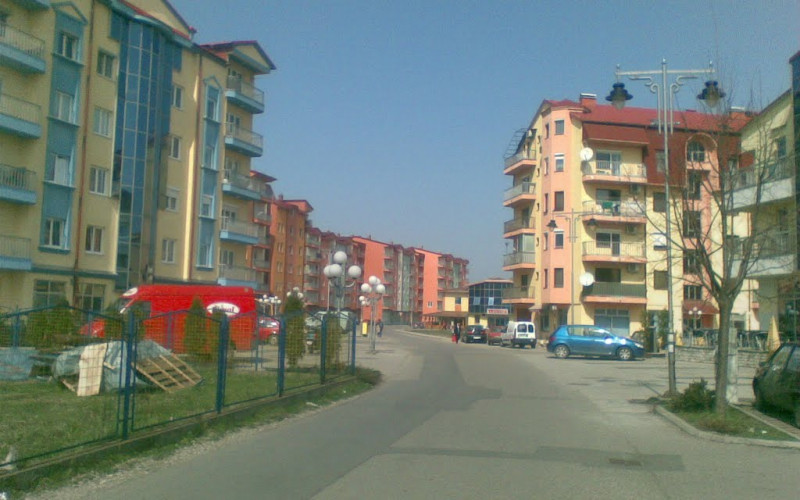 Otvaranje sportskog terena uređenog donacijama članova stranke