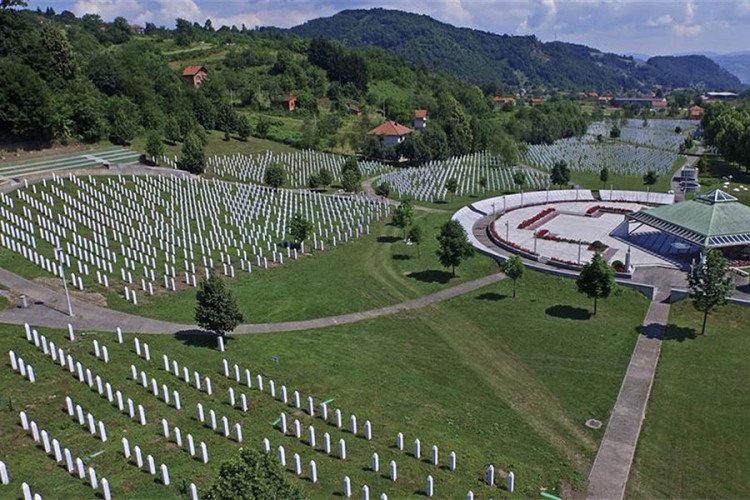 Obilježavanje 23 godine od stradanja Bošnjaka u Srebrenici