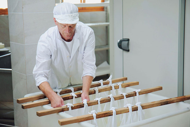 Niko ne otkupljuje kozje mlijeko