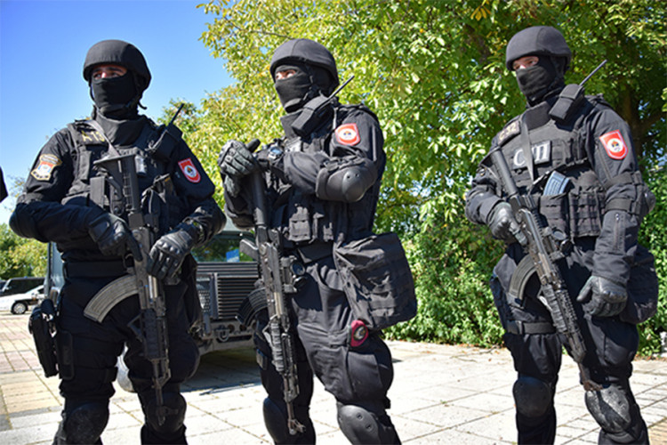 Nema novca za pripadnike MUP-a RS koji su čuvali granicu od migranata