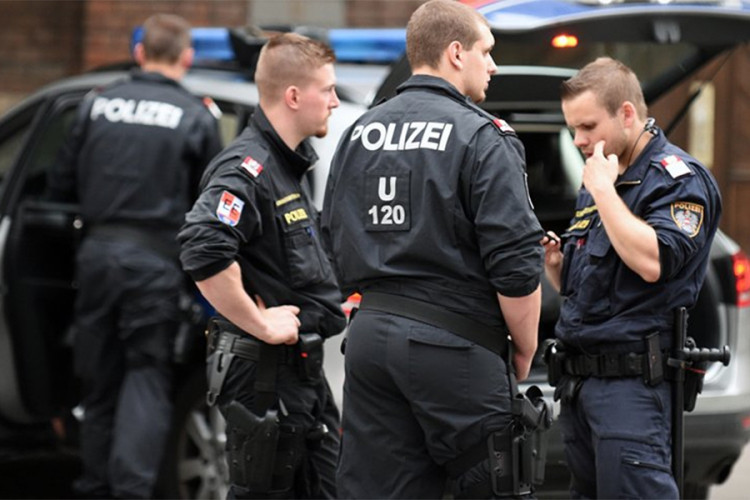 Napad na policiju u Beču uz 