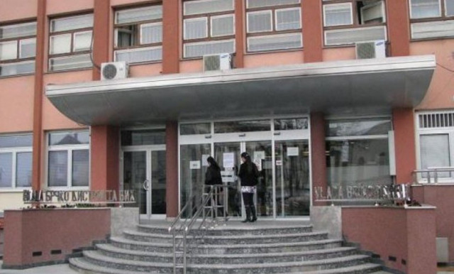 Vlada sudije i tužioce u Brčkom šminka, siječe im nokte, pere i farba kosu…