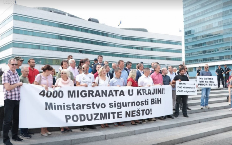 Protesti u Sarajevu zbog migranata: Situacija izmakla kontroli u USK