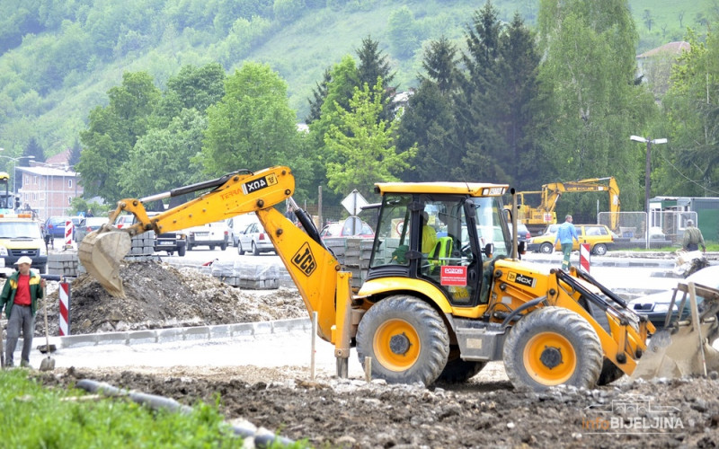 Dvije i po milijarde KM za autoputeve čeka izbore