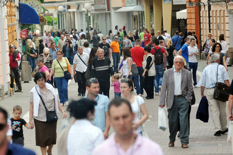Migracije i nizak natalitet doveli RS do starenja: Starih više nego djece