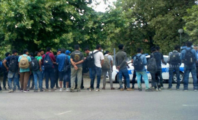 Velika grupa migranata u Bijeljini