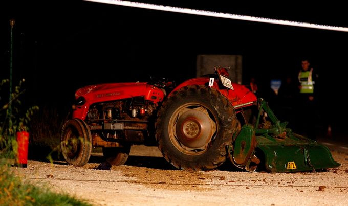 Traktorista iz Dragaljevca teško povrijeđen nakon sudara sa mercedesom