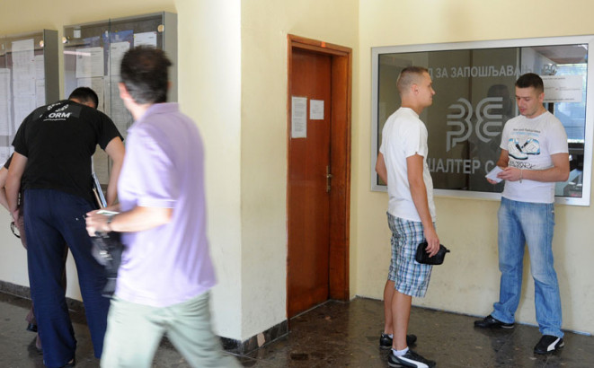 Svaki treći na birou bez dana radnog staža