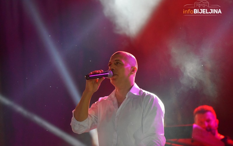 Topalko održao koncert na Trgu u Bijeljini