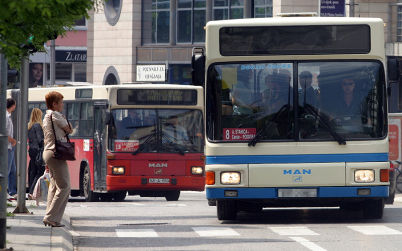 Osam preduzeća traži 48 vozača autobusa, posao čeka i pekare
