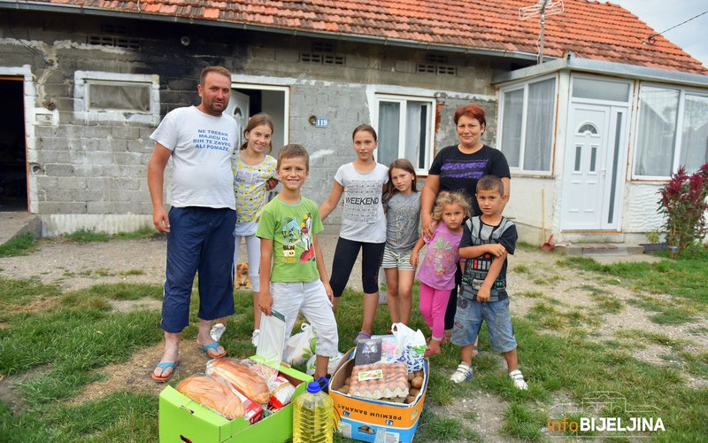 Bijeljina: Dijaspora donirala pakete pomoći za dvije višečlane porodice