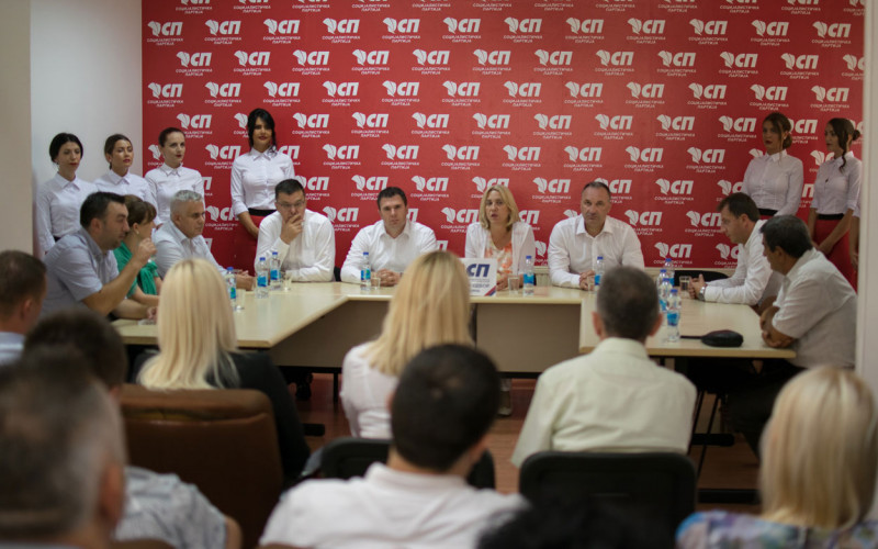 Cvijanović u posjeti bijeljinskim socijalistima