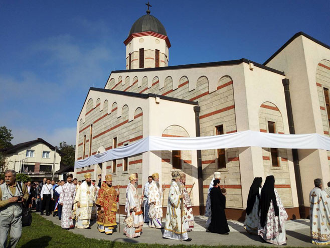 Patrijarh Irinej osveštao Hram u Bihaću