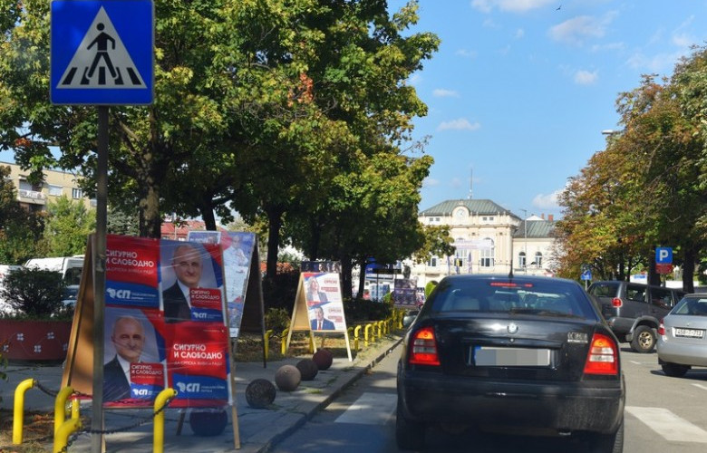 Izborni panoi na kružnim tokovima i trotoarima nelegalno postavljeni, slijedi uklanjanje