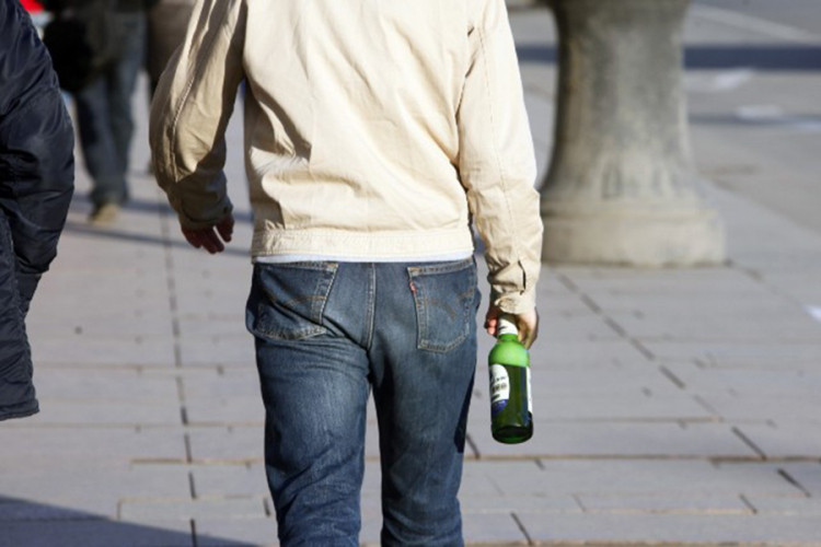 Ko sve ugrožava saobraćajnu bezbjednost: Pijani pješaci teturaju ulicom