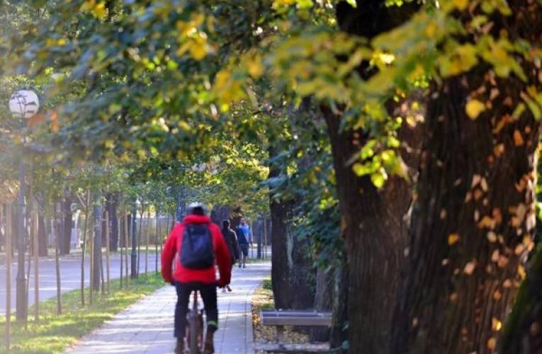 Sunčano vrijeme uz malo oblaka