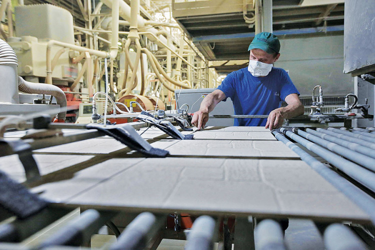 Veće plate u interesu i radnika i poslodavaca