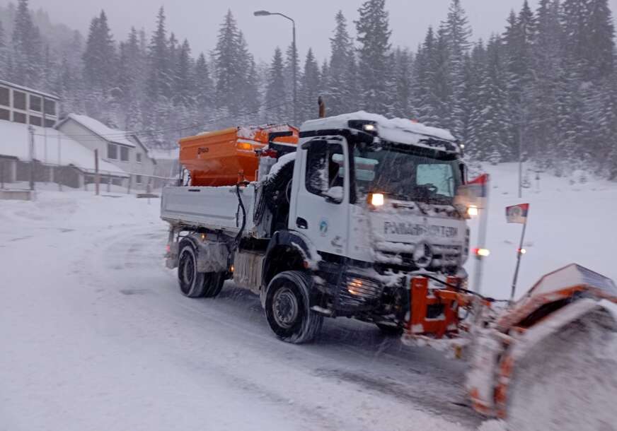 Na području Romanije saobraćaj usporen zbog snijega, MEHANIZACIJA NA TERENU