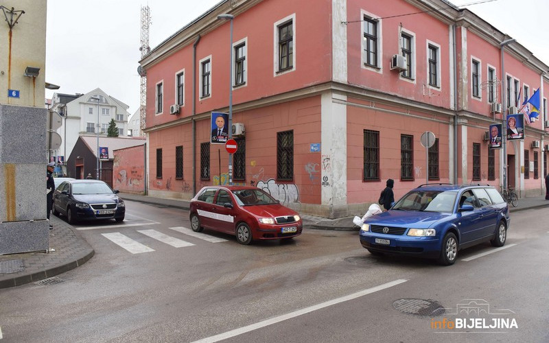 Vozači oprez, u Atinskoj ulici promijenjen smjer /FOTO/