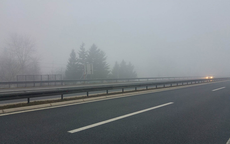 Zbog magle smanjena vidljivost na putevima