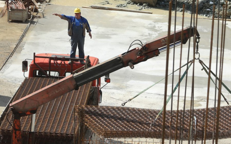 Više od 40 odsto zaposlenih u RS radi prekovremeno