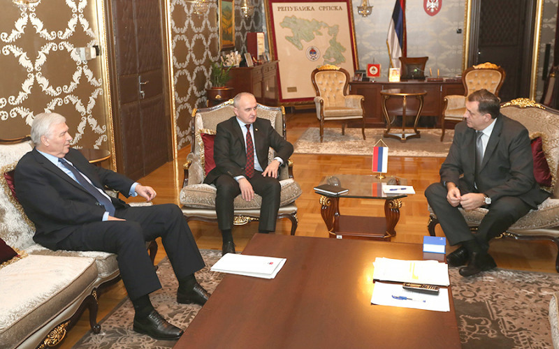 Dodik smjenjuje više od 50 funkcionera