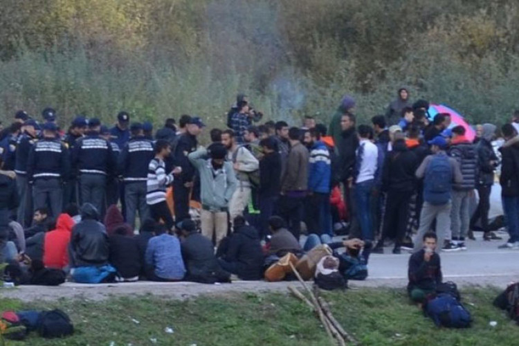 Migranti probili policijski kordon na granici, ima povrijeđenih