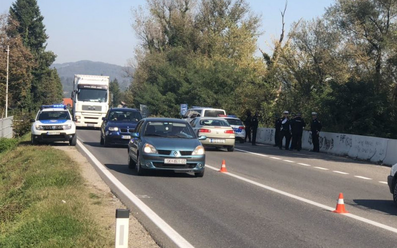 Policija Srpske pretražuje teren i aktivno radi na pronalasku ubica policajaca