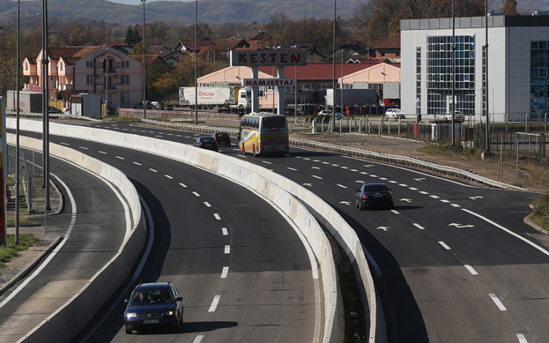 Vozači odahnuli, uklonjene kućice na putu Banjaluka-Gradiška