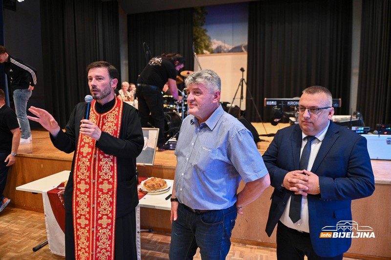 Udruženje Modričana u Švajcarskoj obilježilo krsnu slavu i jubilej Organizacije „Srcem za Modriču“ (FOTO)