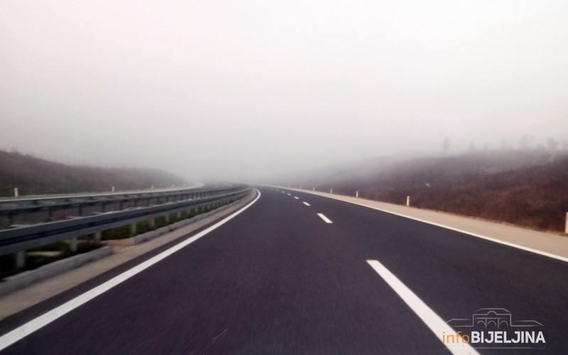 Saobraćaj bez posebnih ograničenja, oprezno zbog odrona i magle