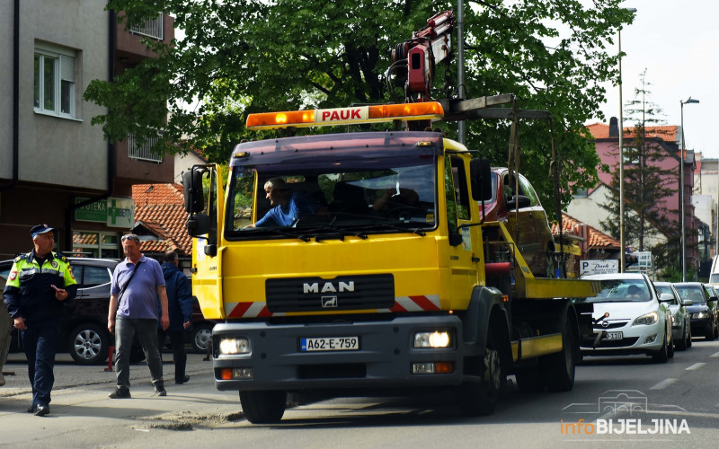 Bijeljina: Pojačane aktivnosti policije na uklanjanju nepropisno parkiranih vozila