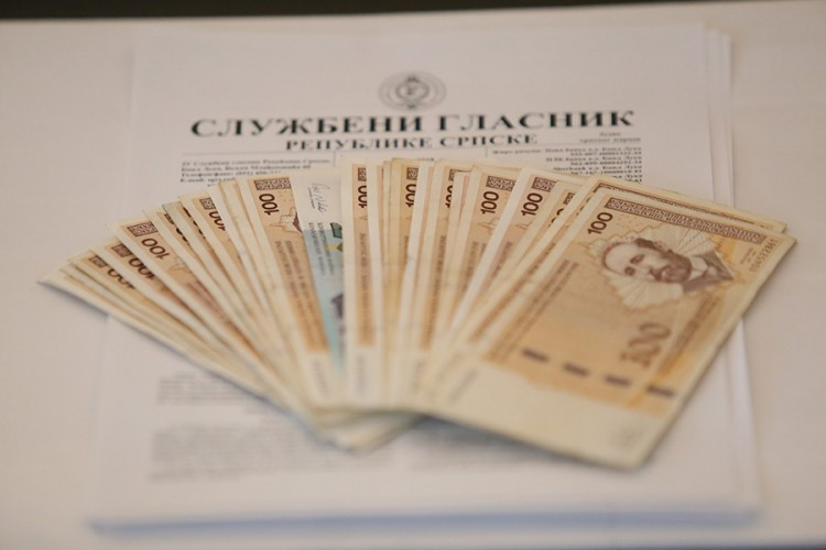 Plate u RS veće, kasa netaknuta