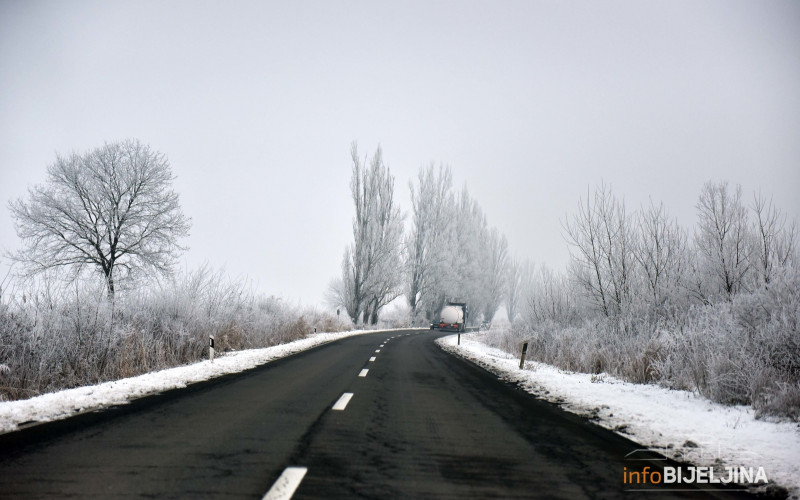 Oprezno zbog mokrih kolovoza, magle, odrona i poledice