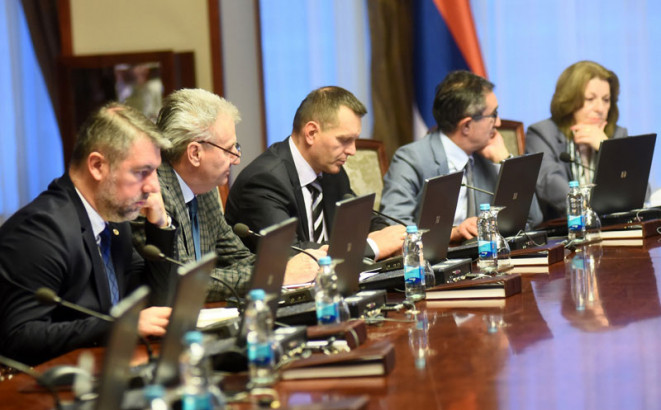 Polovina ministara ostaje u foteljama