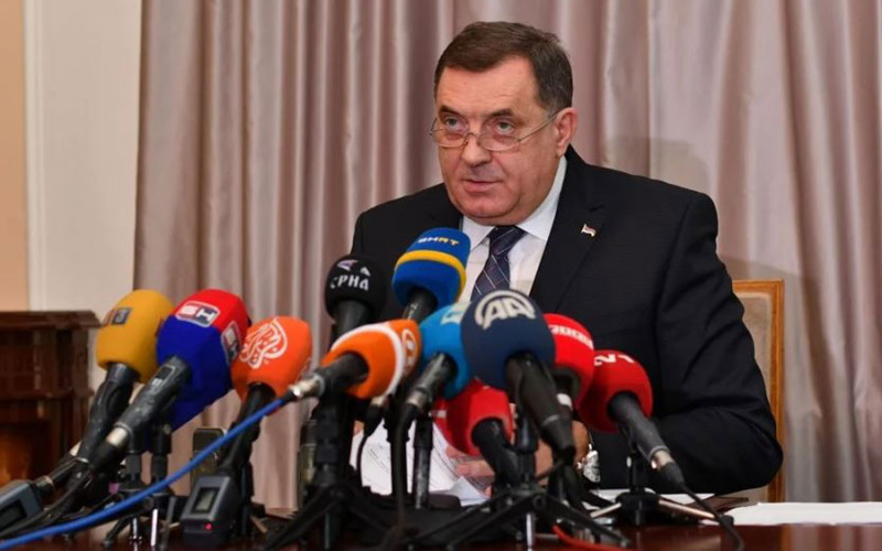 Dodik: Džaferović i Komšić su pristali da se ukloni zastava FBiH