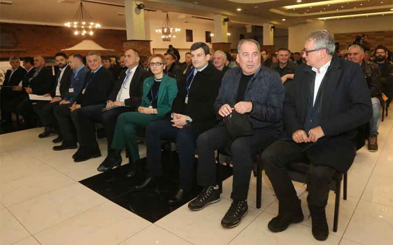 Prekinuta Skupština SDS