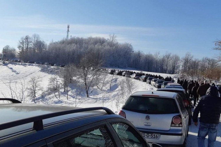 Hiljade ljudi na posljednjem ispraćaju mališana