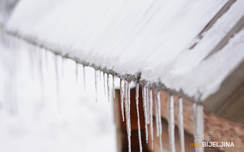 Sutra pretežno oblačno, krajem dana slabije padavine
