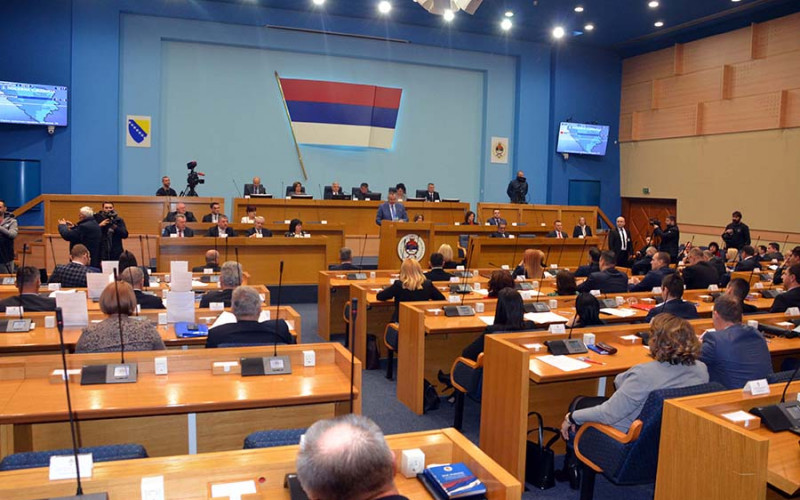 Poslanici zarade više od tri doktorske plate