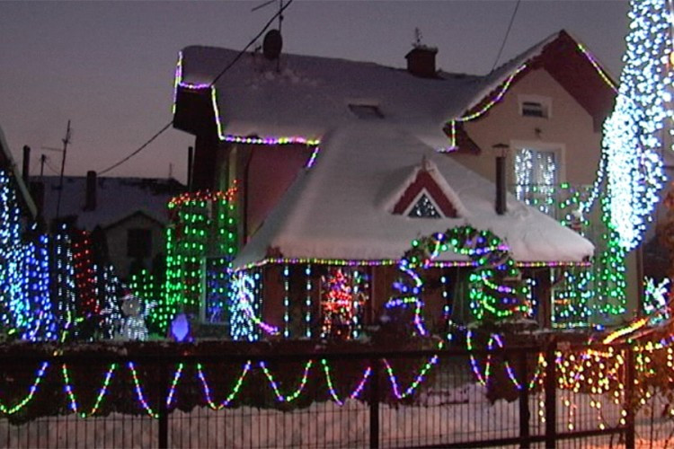 Kuća u Brčkom okićena sa 50.000 lampica