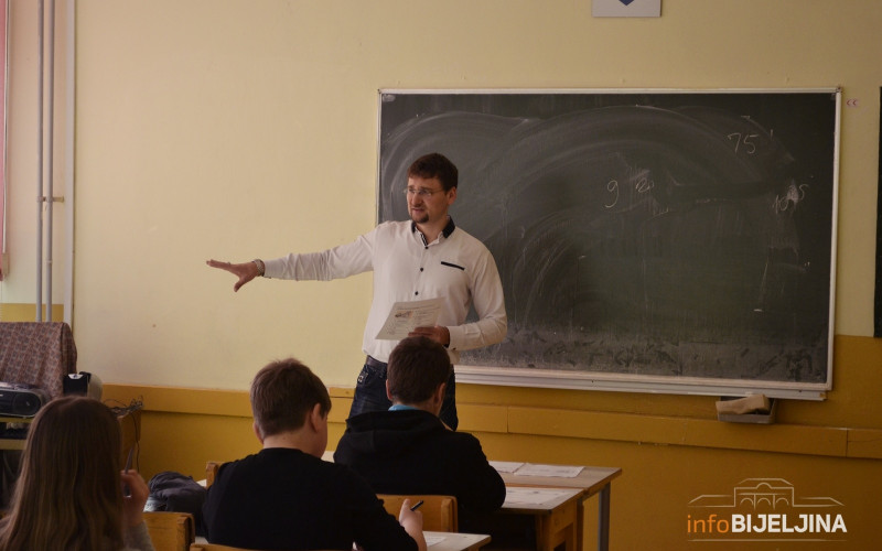 Od 1. januara veće plate za zaposlene u prosvjeti