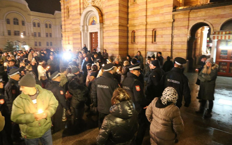 Policija rastjeruje građane okupljene ispred Hrama Hrista Spasitelja