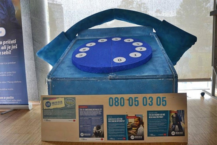 Plavi telefon od 2013. godine zazvonio više od 9.000 puta