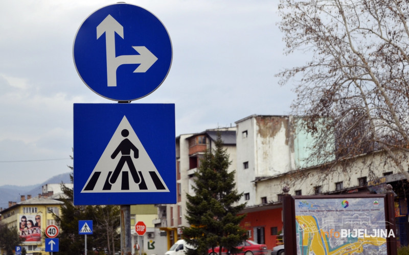 Ukradene ili uništene stotine saobraćajnih znakova, šteta premašila 50.000 KM
