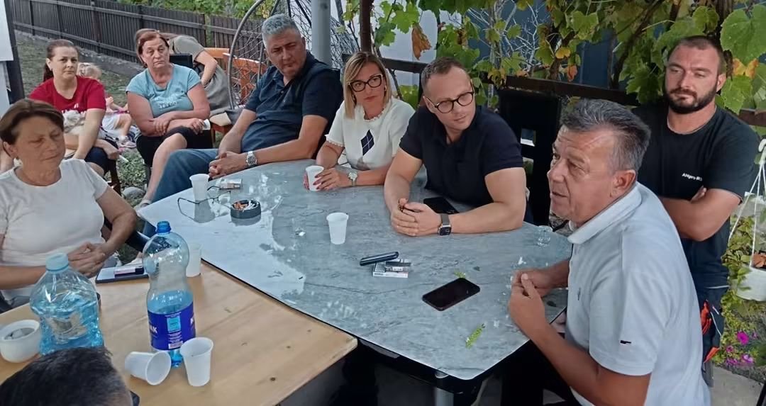 "Živa riječ" je pravi način za rješavanje zajedničkih problema: Kandidati SNSD-a posjetili domaćine u Suvom Polju (foto)